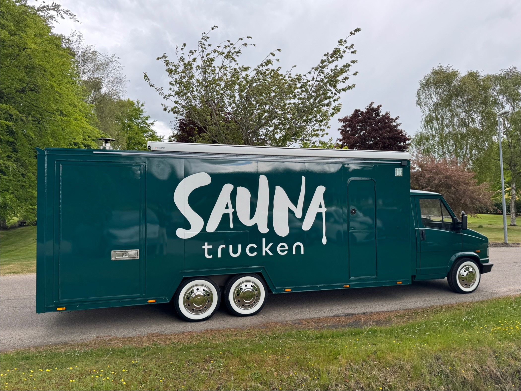 Saunaens varme i skovens stilhed