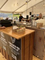 Reserver bord til frokost i restaurantteltet