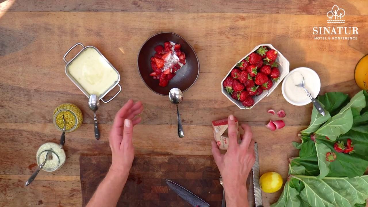 Nem dessert med rabarber/jordbær