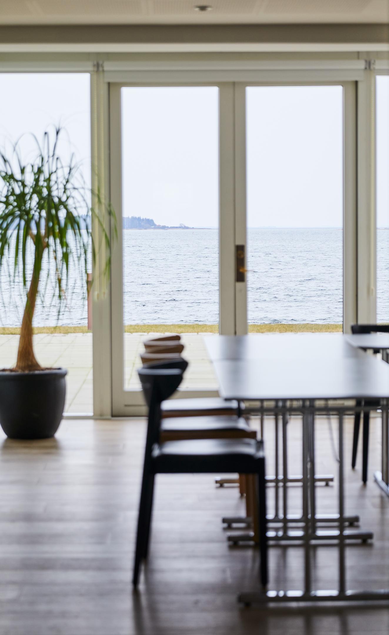Full-day meeting from 08.00 to 22.00
