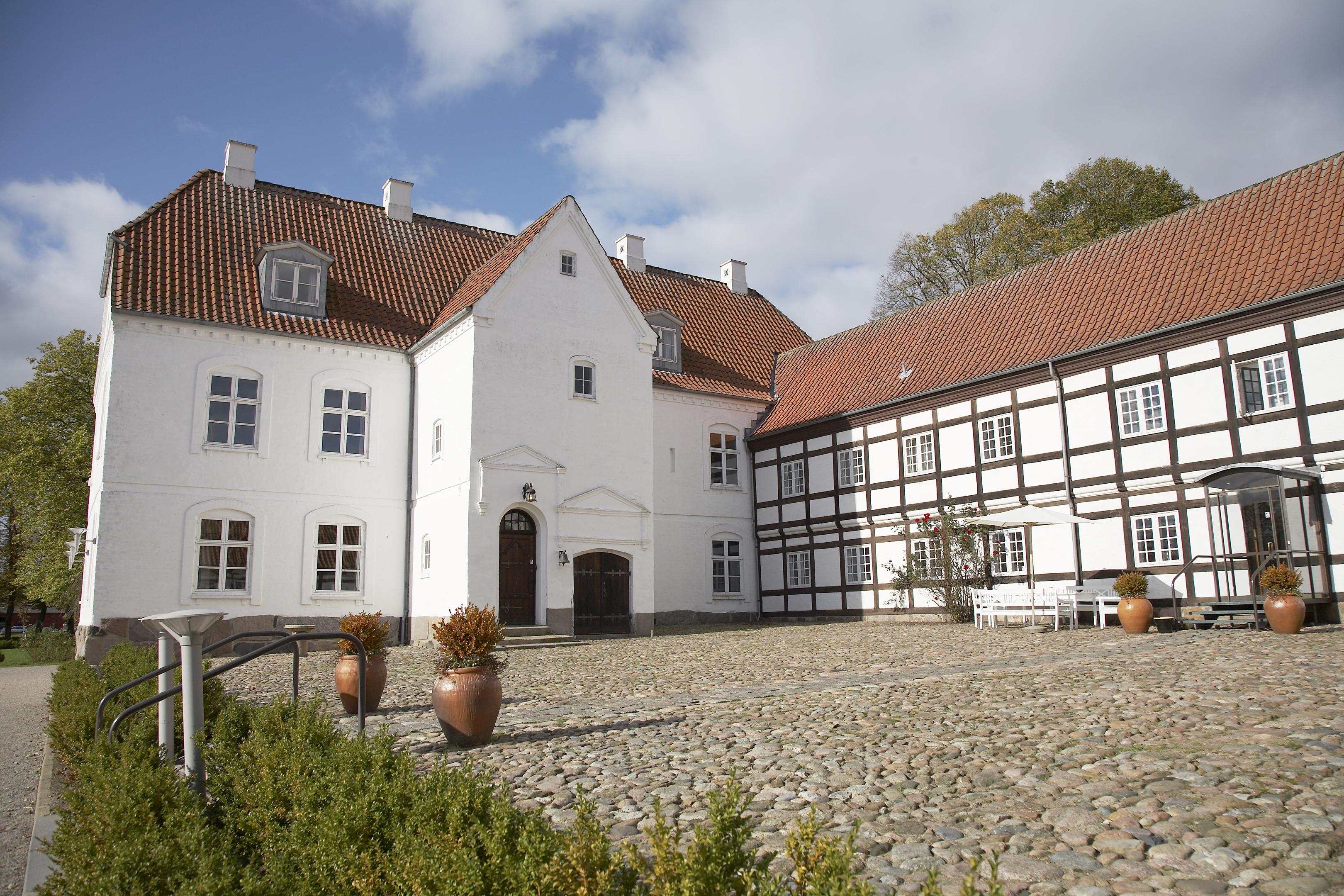 What can you experience at Haraldskær?