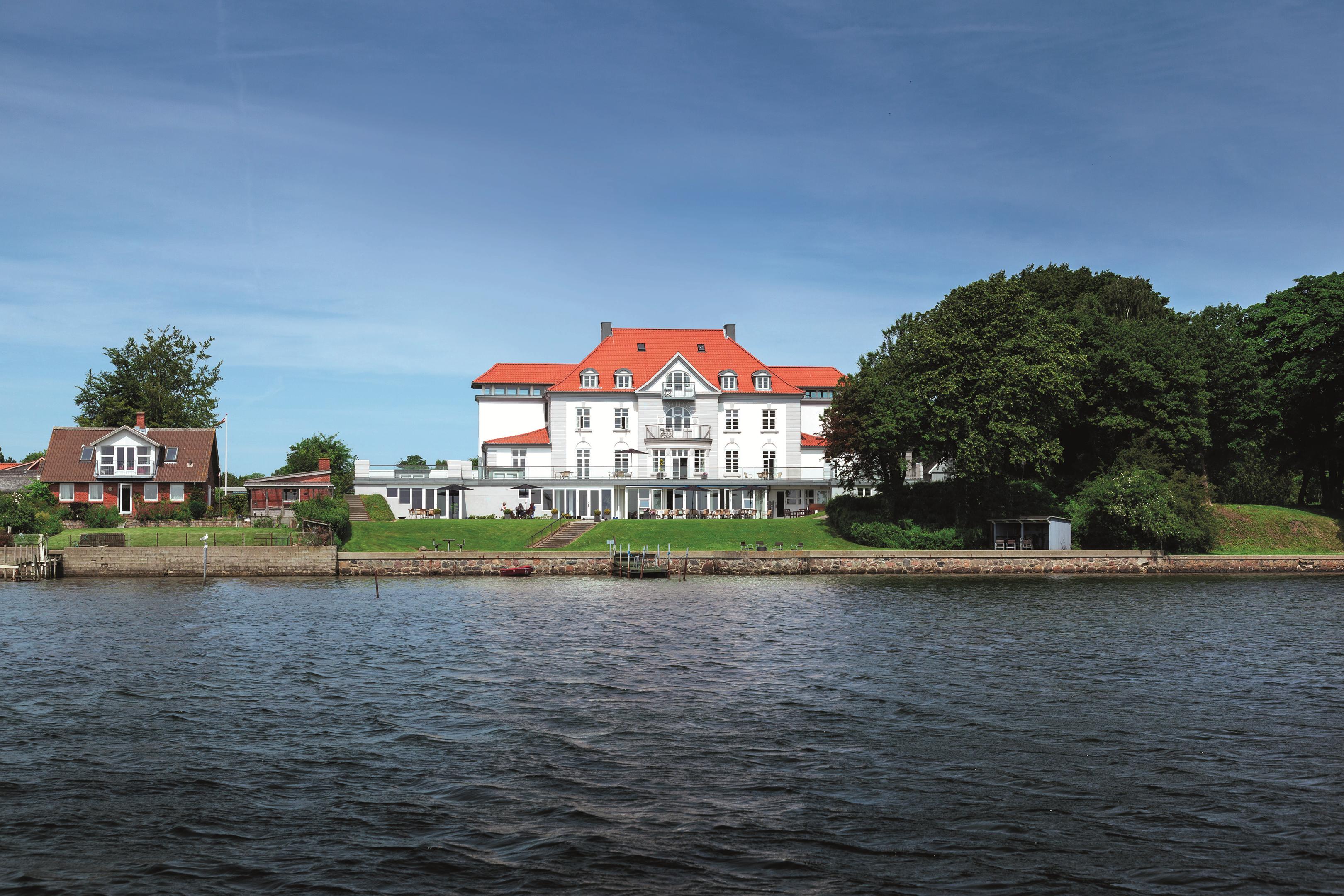 Sixtus Sinatur Hotel & Konference